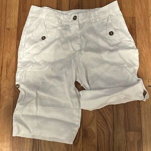 New - Very detailed e-col-o-gie white linen high waisted shorts